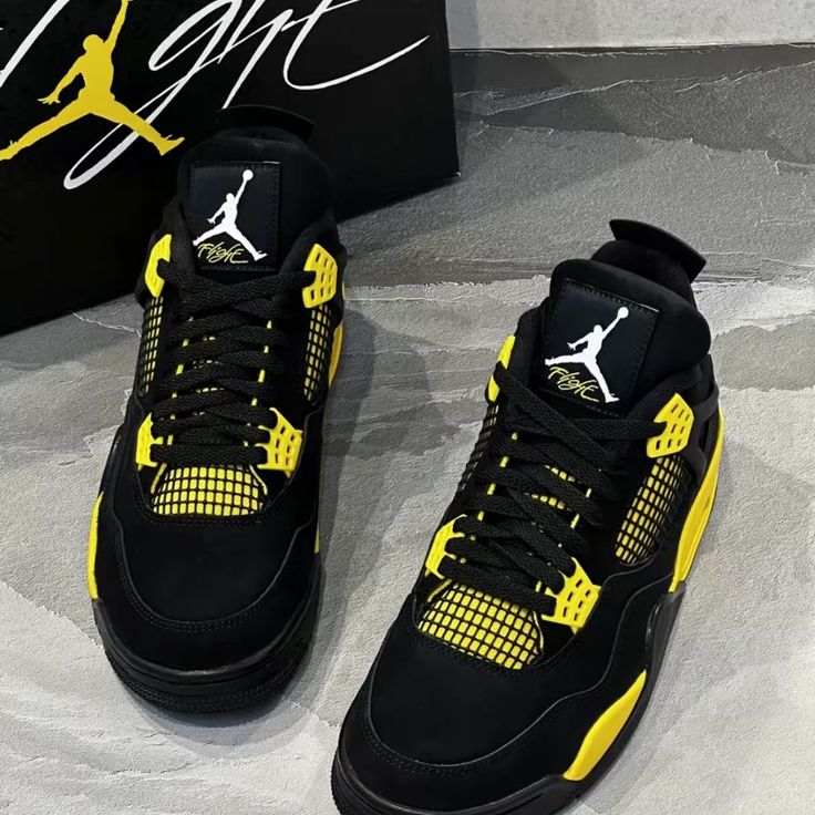 AIR JORDAN 4 BLACK/YELLOW THUNDER