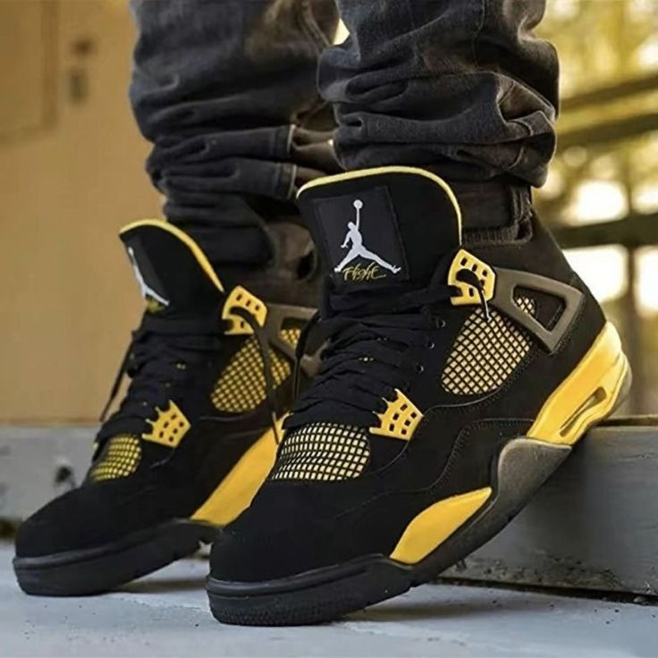 AIR JORDAN 4 BLACK/YELLOW THUNDER