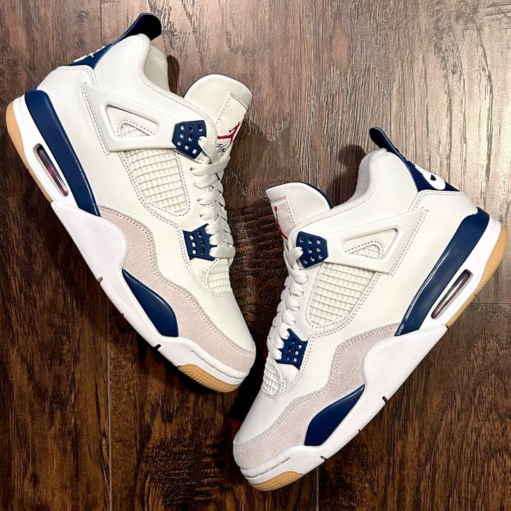 AIR JORDAN 4 RETRO