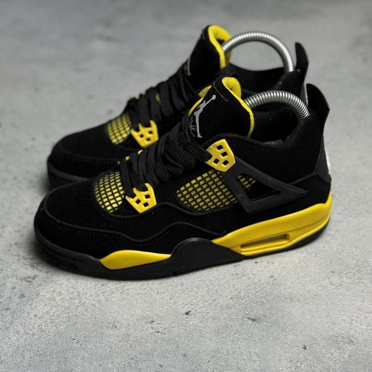 AIR JORDAN 4 BLACK/YELLOW THUNDER