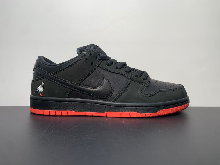 SUPREME X NIKE SB DUNK LOW