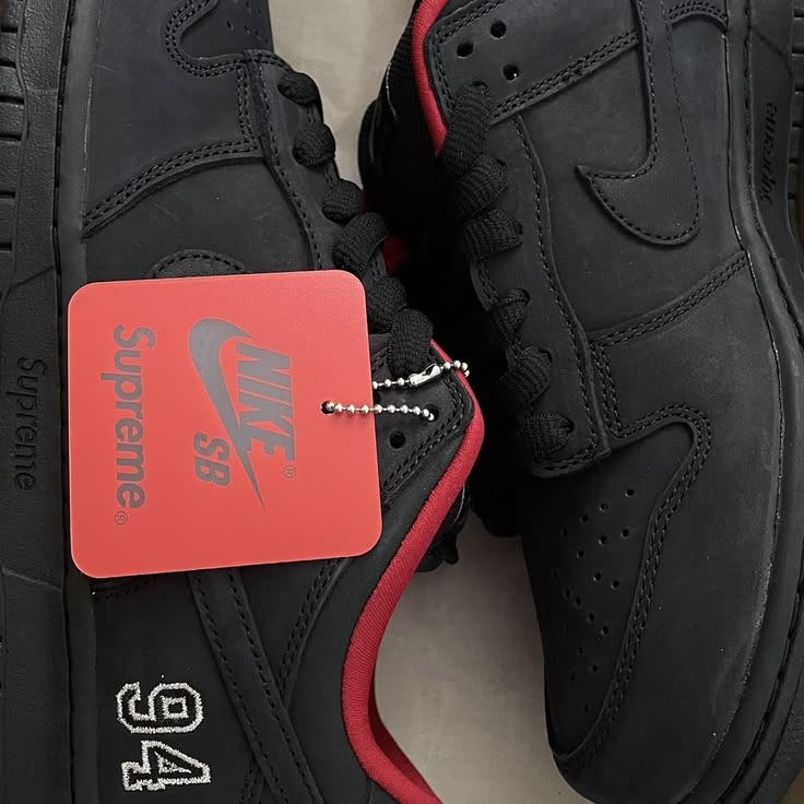 SUPREME X NIKE SB DUNK LOW