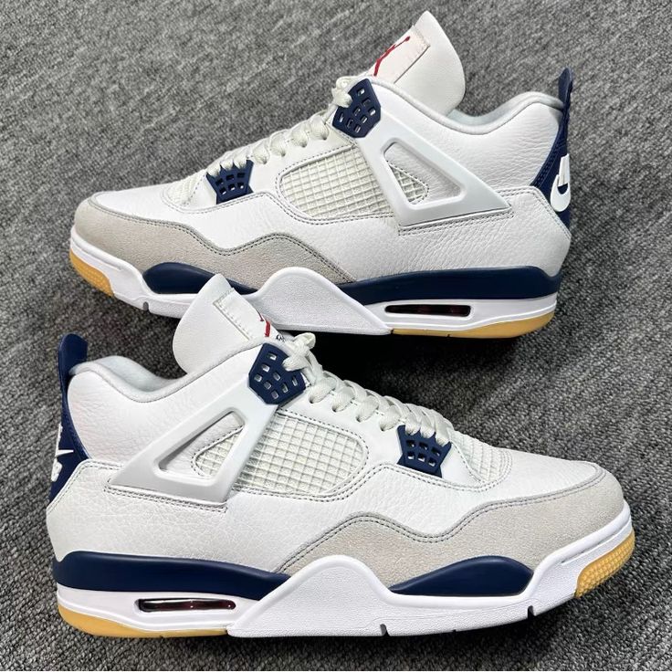 AIR JORDAN 4 RETRO