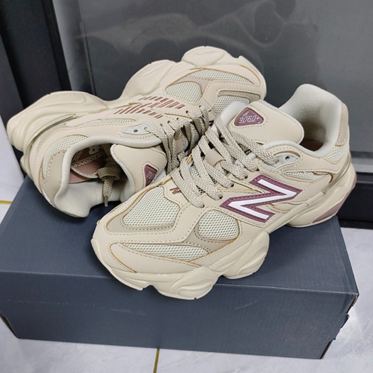 NEW BLANCE 9060 BEIGE