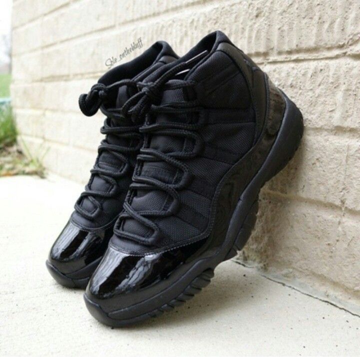 AIR JORDAN 11 RETRO BLACK